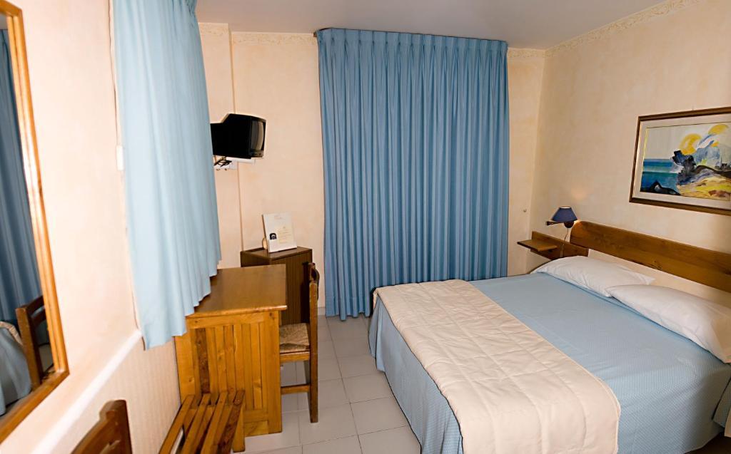 Hotel Marinella Pizzo  Rum bild