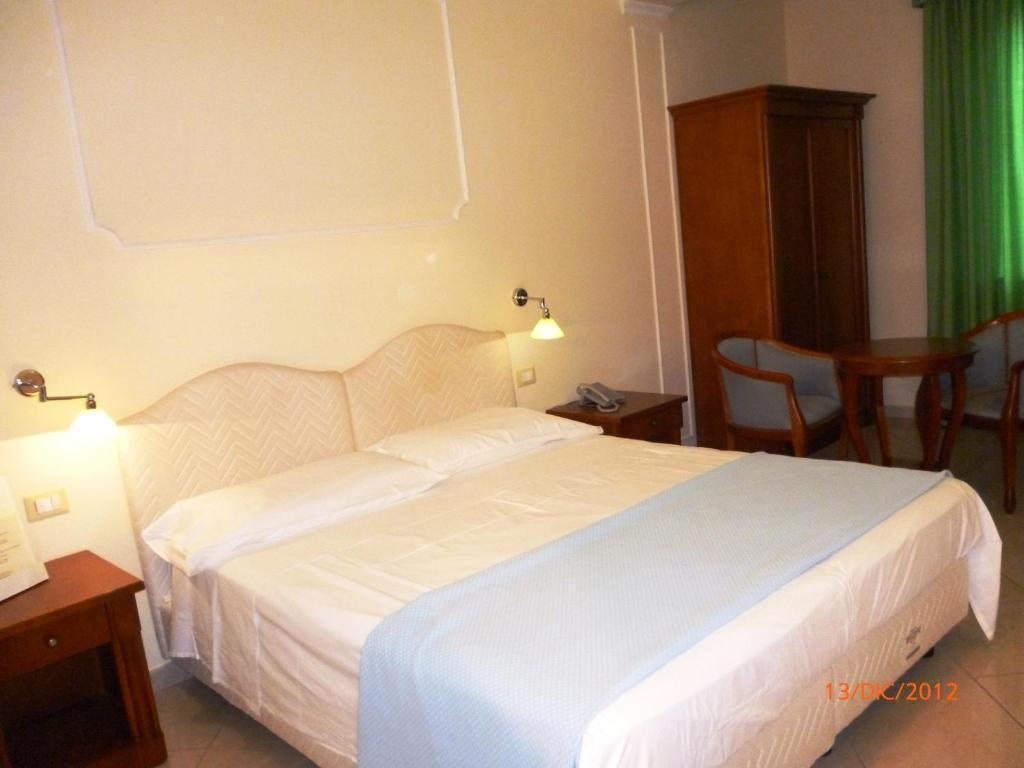 Hotel Marinella Pizzo  Rum bild